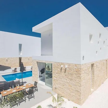 Bleu 1 * Protaras